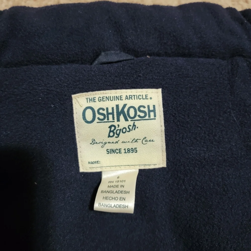Girl's Oshkosh B'gosh Navy puffy vest. Size 6